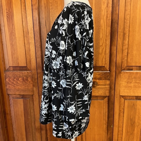 Bleeker & McDougal Vneck Layered Short Bell Sleeve Wrist Length Sleeve Floral 1X - Picture 4 of 9
